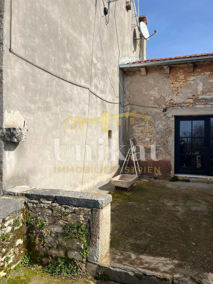 Kamena hiša blizu Višnjana za dokončanje